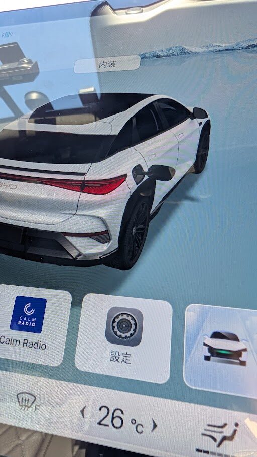 充電中に充電口カバーが開いてると、画面上の車の充電口も開く