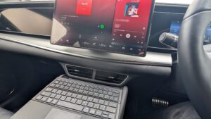 Ewin 折りたたみ式ワイヤレスキーボードがAI BOXと相性抜群！実際にブログも執筆できちゃう快適性と動画視聴に役立つキーなどを紹介！