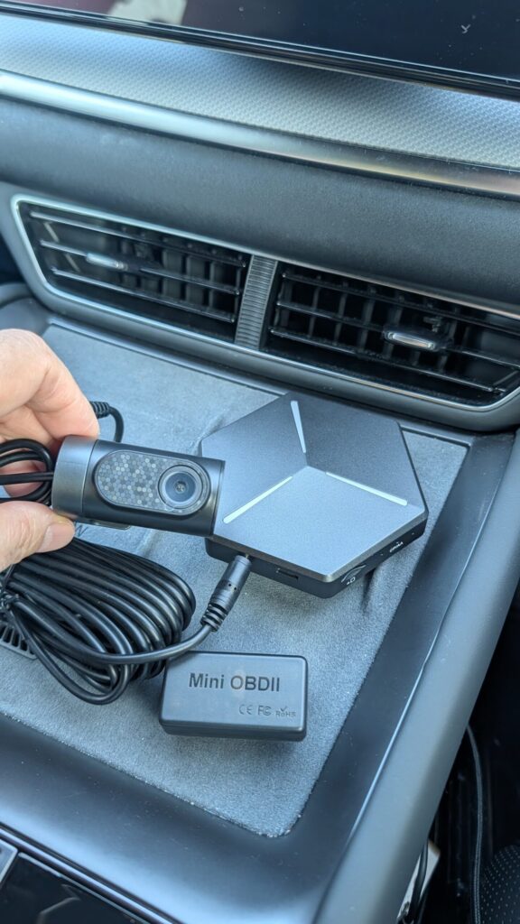 CB7 Proは、インテリジェントな車両監視を実現する最新のDVR機能を内蔵しています。