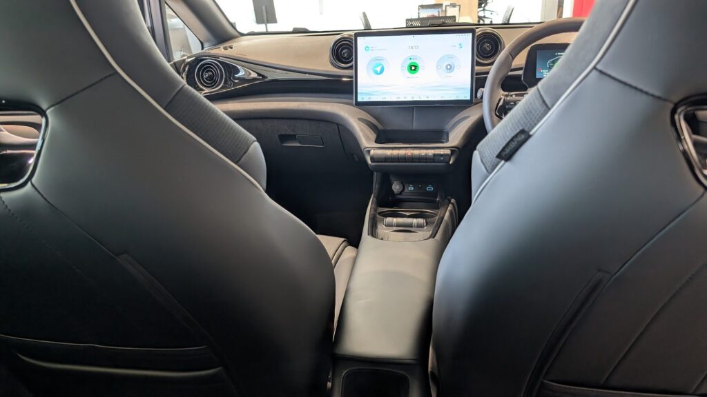 BYD DOLPHIN（ドルフィン）の車内