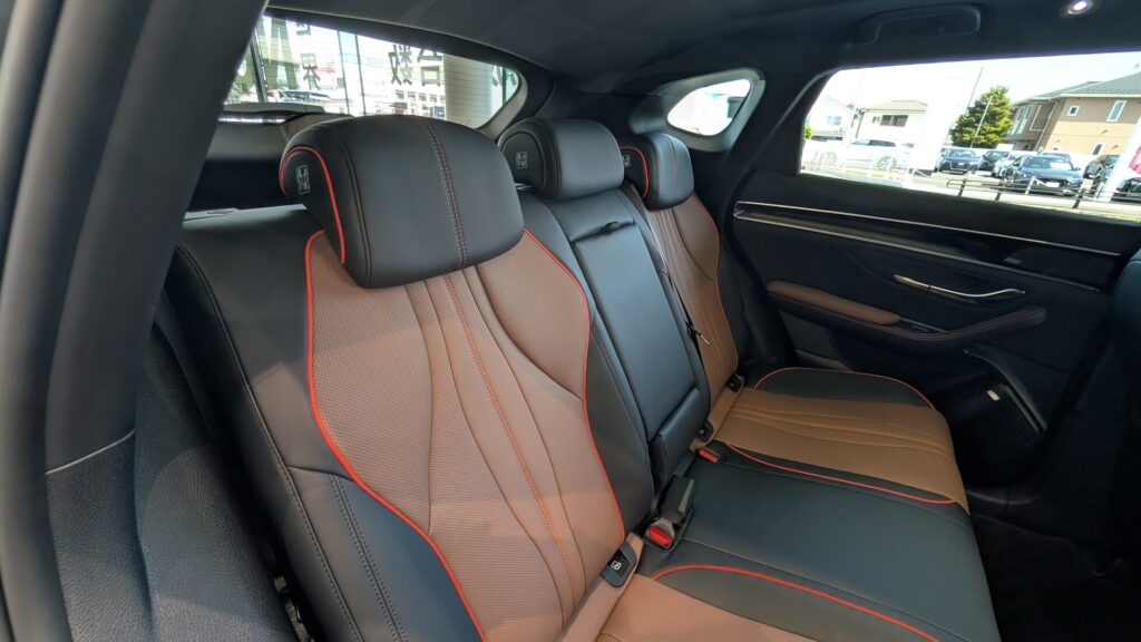 BYD SEALION６の車内
