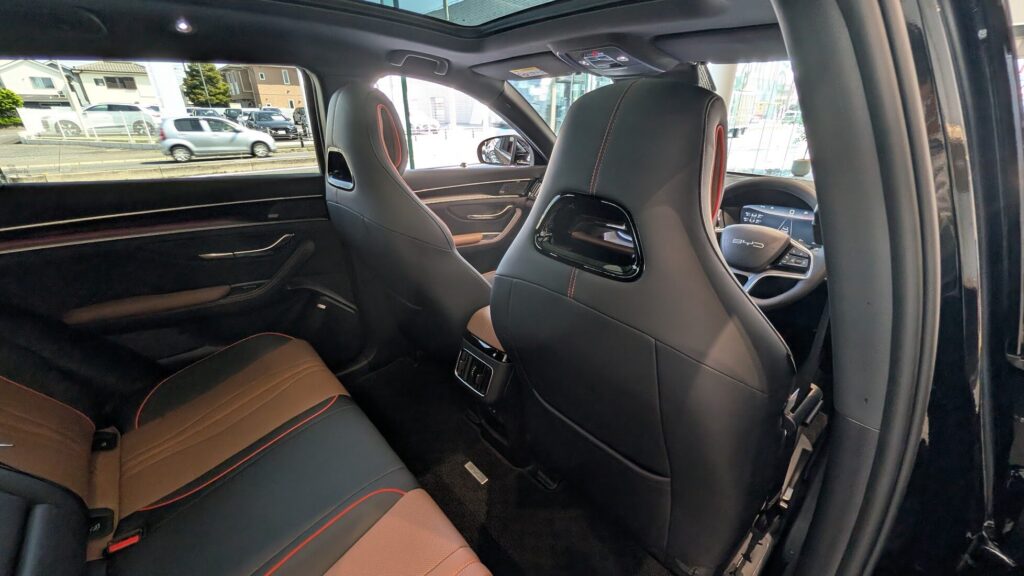 BYD SEALION６の車内