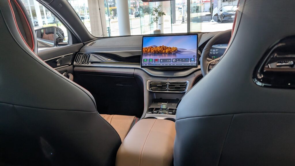 BYD SEALION６の車内