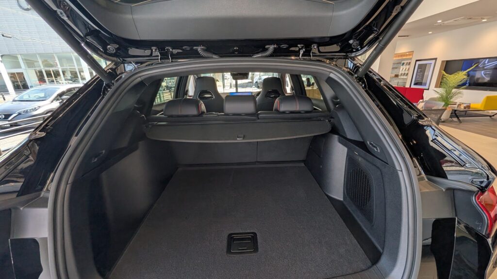 BYD SEALION６の車内