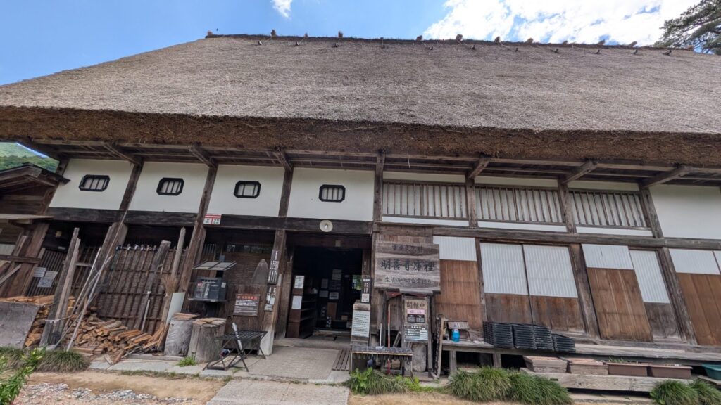 世界遺産・白川郷の荻町集落にある「明善寺庫裡郷土館」