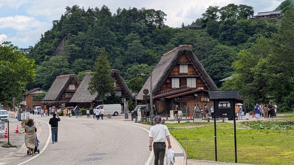 集落内をのんびり歩いたり