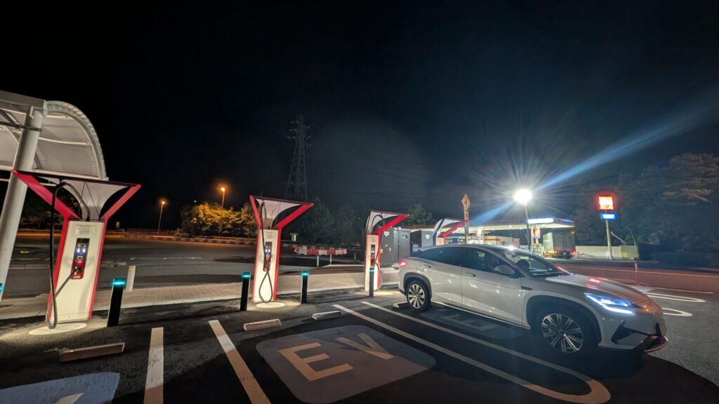談合坂サービスエリアのe-mobility Power