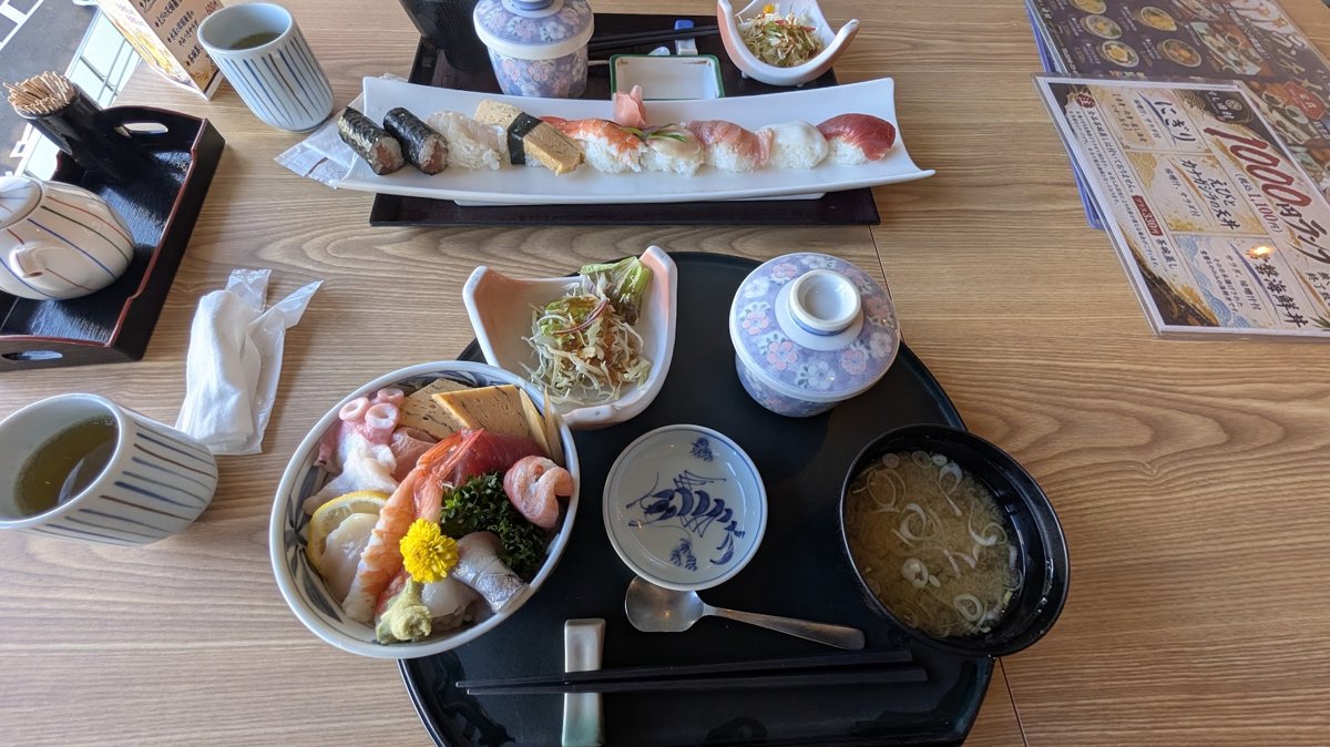 海鮮丼とにぎり寿司セット