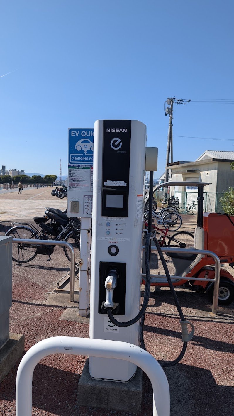 ら・ら・ミュウの日産製急速充電器 EV QUICK